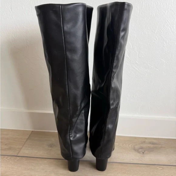 PrettyLittleThing Black Wide Fit PU Pointed Fold Over Block Heel Knee Boots - Picture 10 of 13